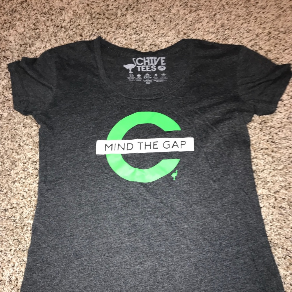 Women’s chive mind the gap t shirt medium